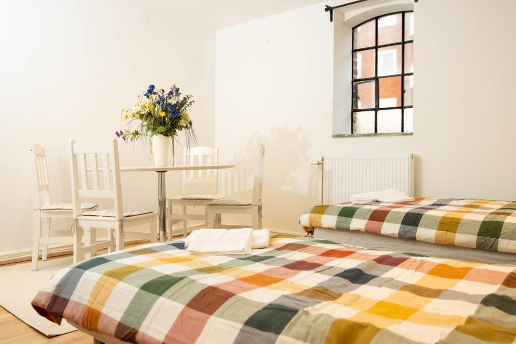 Historical Malt Factory Apartment, 6 Bedrooms, Sleeps 12 , Hot Tub Helsingborg Luaran gambar