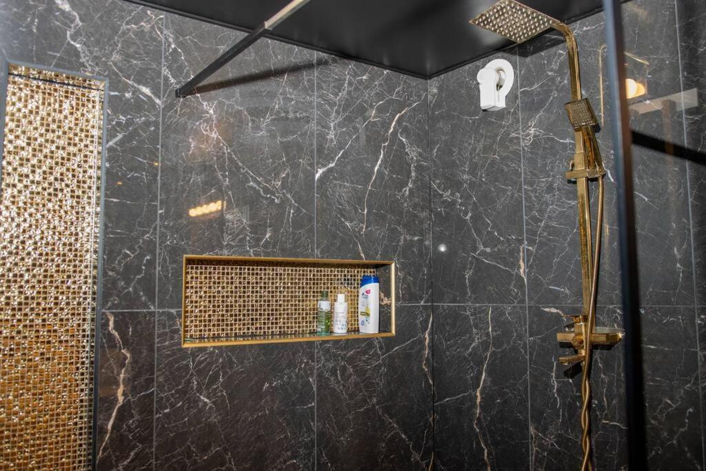 Historical Malt Factory Apartment, 6 Bedrooms, Sleeps 12 , Hot Tub Helsingborg Luaran gambar