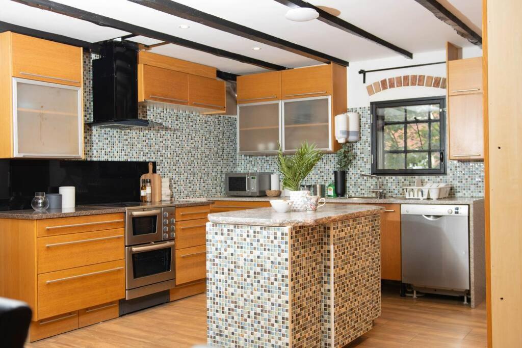Historical Malt Factory Apartment, 6 Bedrooms, Sleeps 12 , Hot Tub Helsingborg Luaran gambar