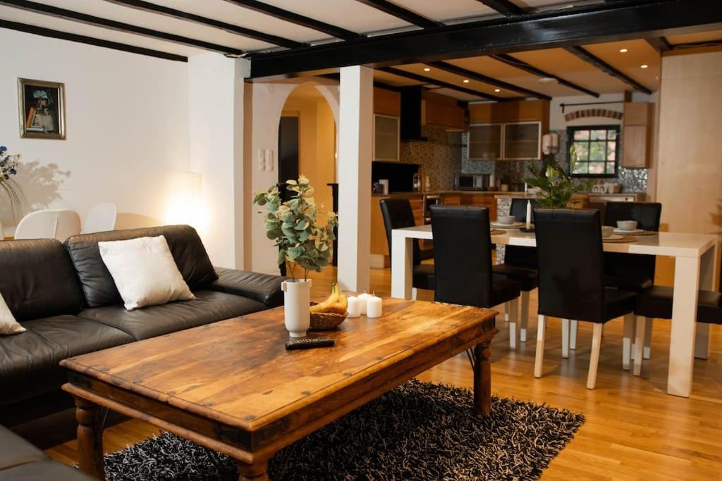 Historical Malt Factory Apartment, 6 Bedrooms, Sleeps 12 , Hot Tub Helsingborg Luaran gambar